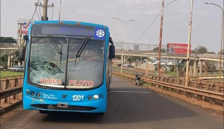 Misiones | Murió el conductor que se arrojó frente a un colectivo tras provocar la muerte intencional de su hijastro de 5 años