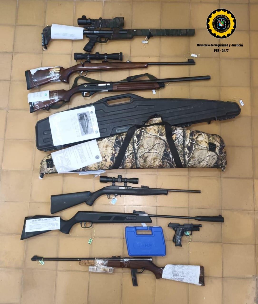 EN DISTINTOS OPERATIVOS REALIZADOS POR TIERRA COMO NÁUTICOS (RIO PARANÁ), SECUESTRAN QUINCE (15) ARMAS DE FUEGO