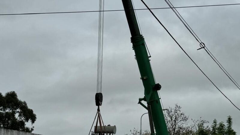 CON UNA RÁPIDA ACCIÓN DE LA COOPERATIVA SE SUSTITUYÓ UN TRANSFORMADOR DAÑADO POR UN RAYO