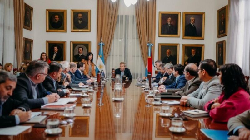 Rogelio Frigerio junto a su gabinete, analizó el presupuesto nacional y anticipó que a fin de año se estará inaugurando la obra del aeropuerto de Concordia.