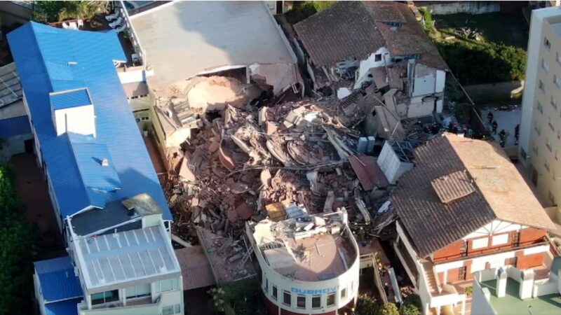 Derrumbe en el hotel de Villa Gesell: encontraron muerto a un jubilado y rescataron a una mujer en estado crítico