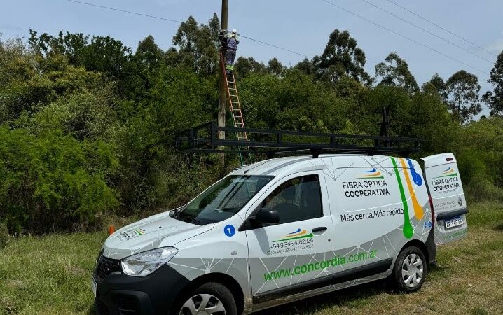 AVANZA LA OBRA DE LA COOPERATIVA ELÉCTRICA PARA BRINDAR INTERNET A PUERTO YERUÁ Y CALABACILLA.