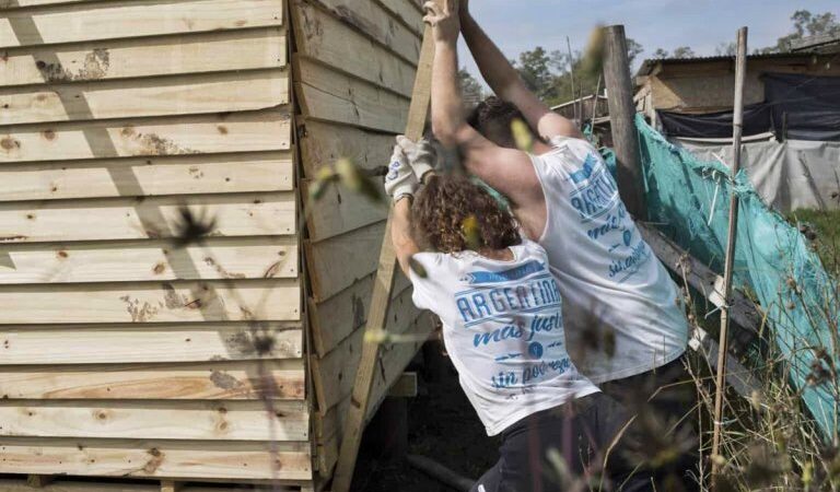 Tratando de explicar lo inexplicable: Como se seleccionarán a los beneficiarios de las “viviendas precarias” de TECHO Argentina e invitan a voluntarios para el montaje