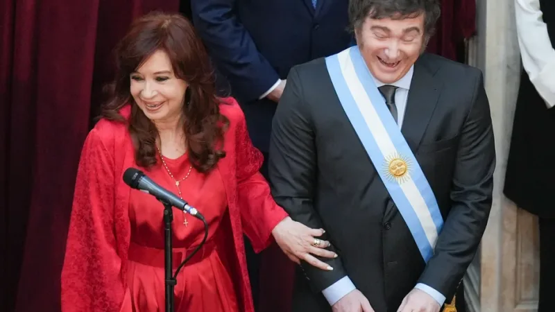 El Gobierno dio de baja la jubilación de privilegio y la pensión de Néstor Kirchner a Cristina Kirchner