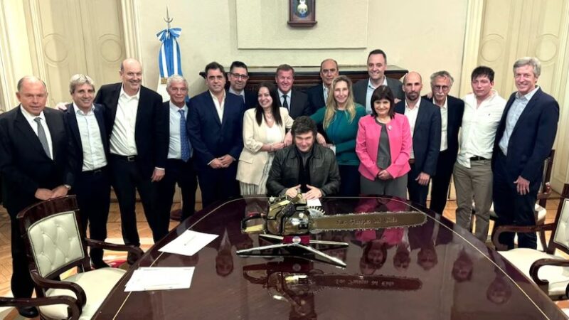 Javier Milei convocó esta noche a una reunión con el Gabinete en la Quinta de Olivos