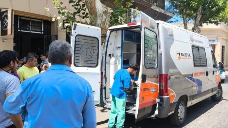 Concordia: Un hombre debió ser asistido tras atragantarse con un pedazo de asado en una parrilla céntrica