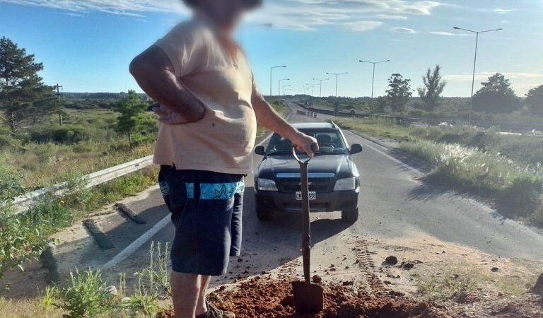 Vecinos decidieron sacar con palas el montículo de tierra en el principal ingreso sur de Concordia