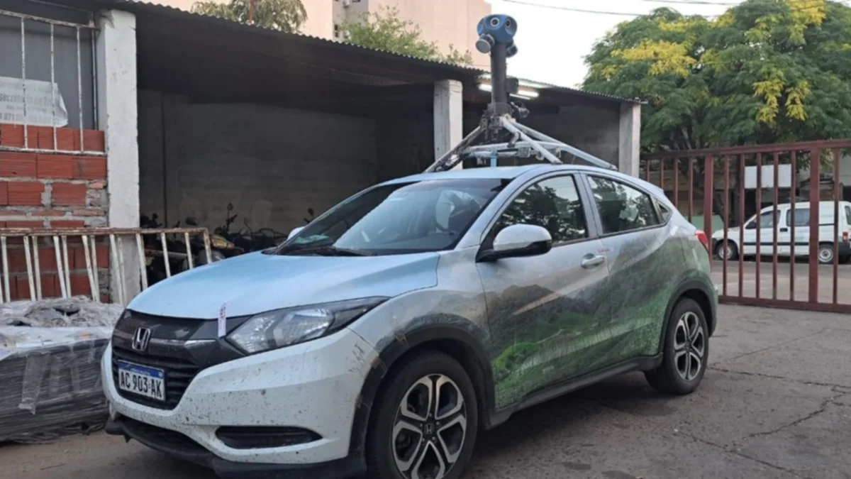 Retuvieron el auto de Google que circulaba en Corrientes: incumplía varias normas de tránsito